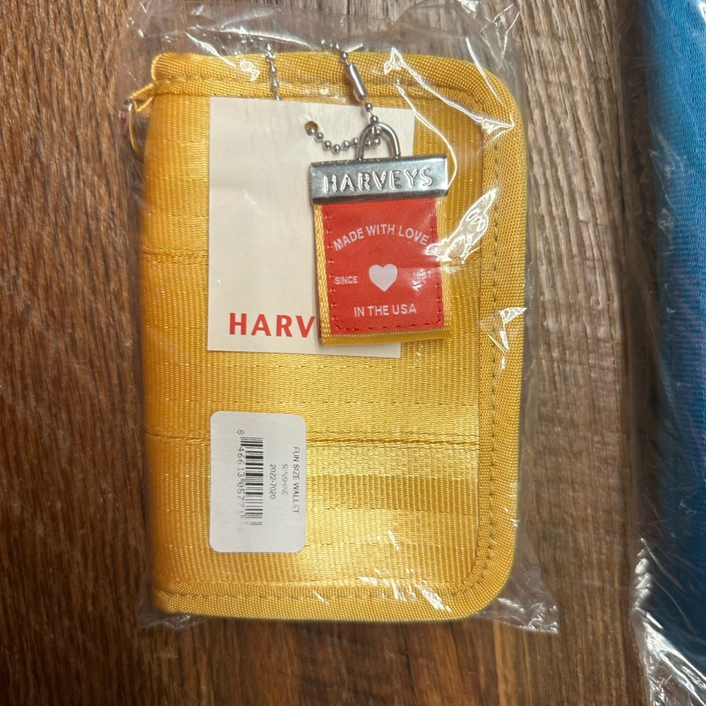 Harvey’s sunshine fun size wallet NIP